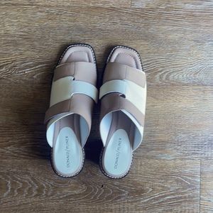 Donald pliner leather wedges
